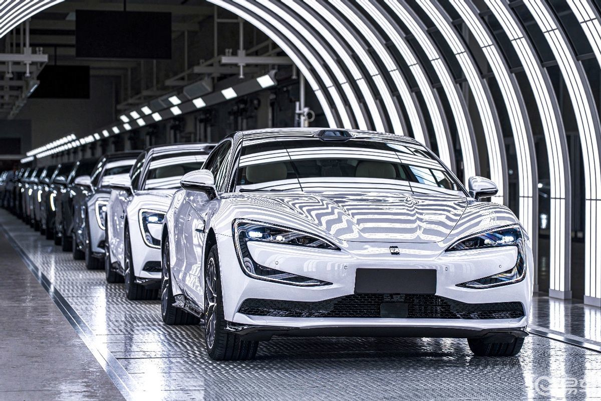 全车系亮相2025粤港澳车展 仰望汽车成展外展内关注焦点