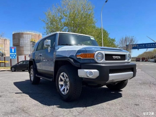 现购FJ酷路泽中东版享6万优惠 欢迎上门试驾