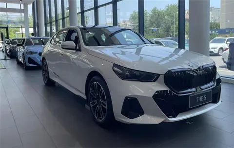 新款宝马5系降到26万了，还要再等等吗？