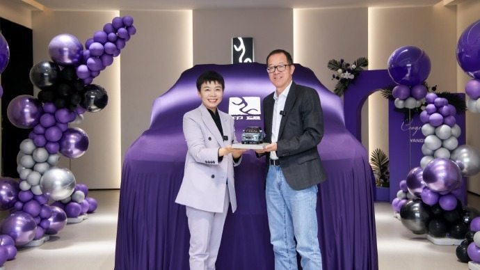 俞敏洪成仰望第10000位车主 称赞其“契合中国企业家气质”