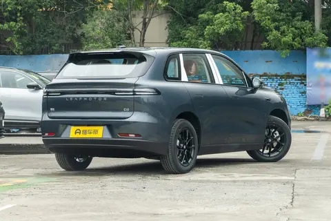 13万级纯电SUV对决！零跑C10 VS 极狐阿尔法T5