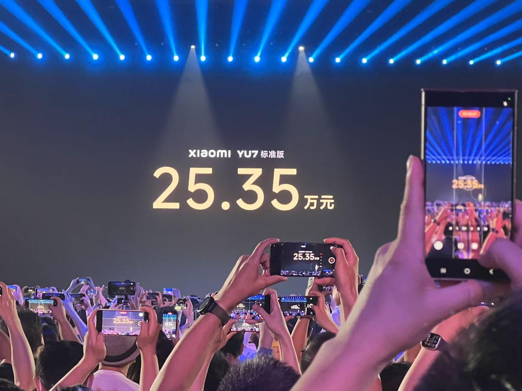 3分钟破20万单！只比SU7贵3万，售价25.35万元起的小米YU7谁在买？