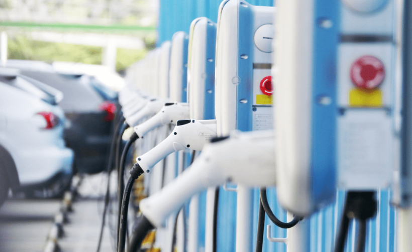 全面电动化“踩刹车”，汽车巨头们为什么怂了？