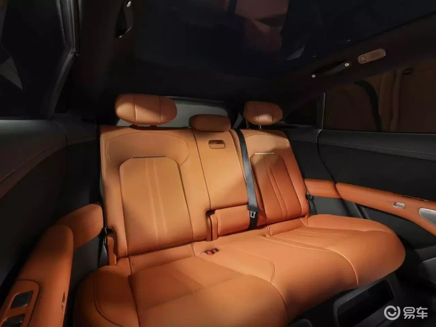 小米YU7 VS 智界R7：续航、底盘、座椅大PK
