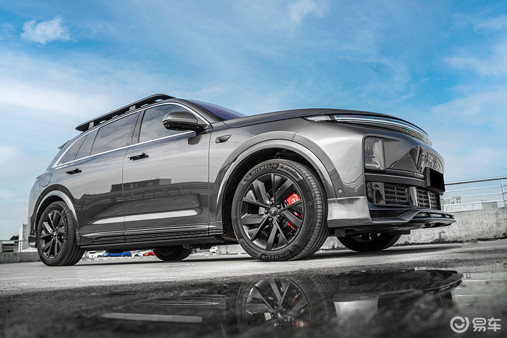 理想 L7 “暗夜机甲” 改装：把未来感焊死在车身！