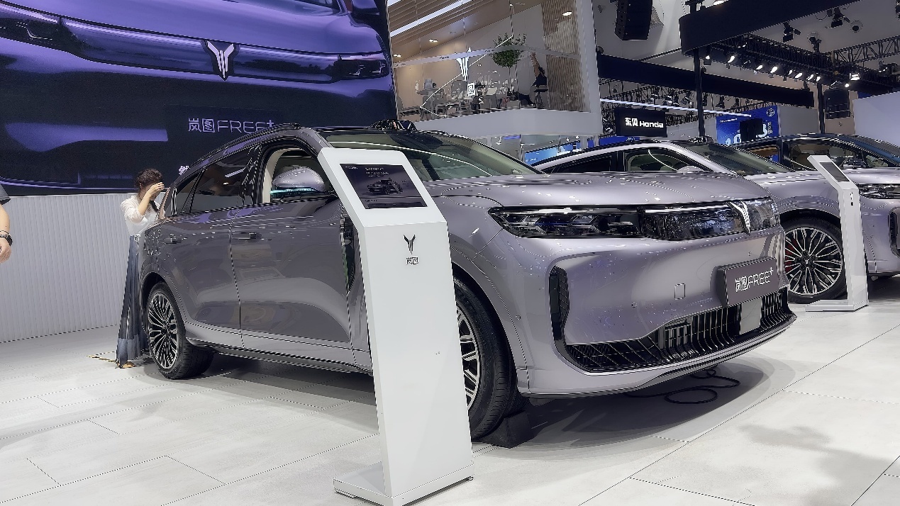 智享豪华 岚图FREE+闪耀亮相2025长春汽博会