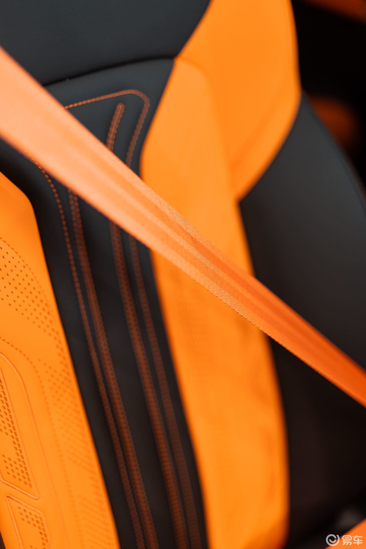 坦克 300 橙黑定制：把爱马仕橙穿进座舱