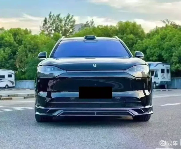 问界M9变身黑武士，BTK小包围一键改色，超酷逆袭