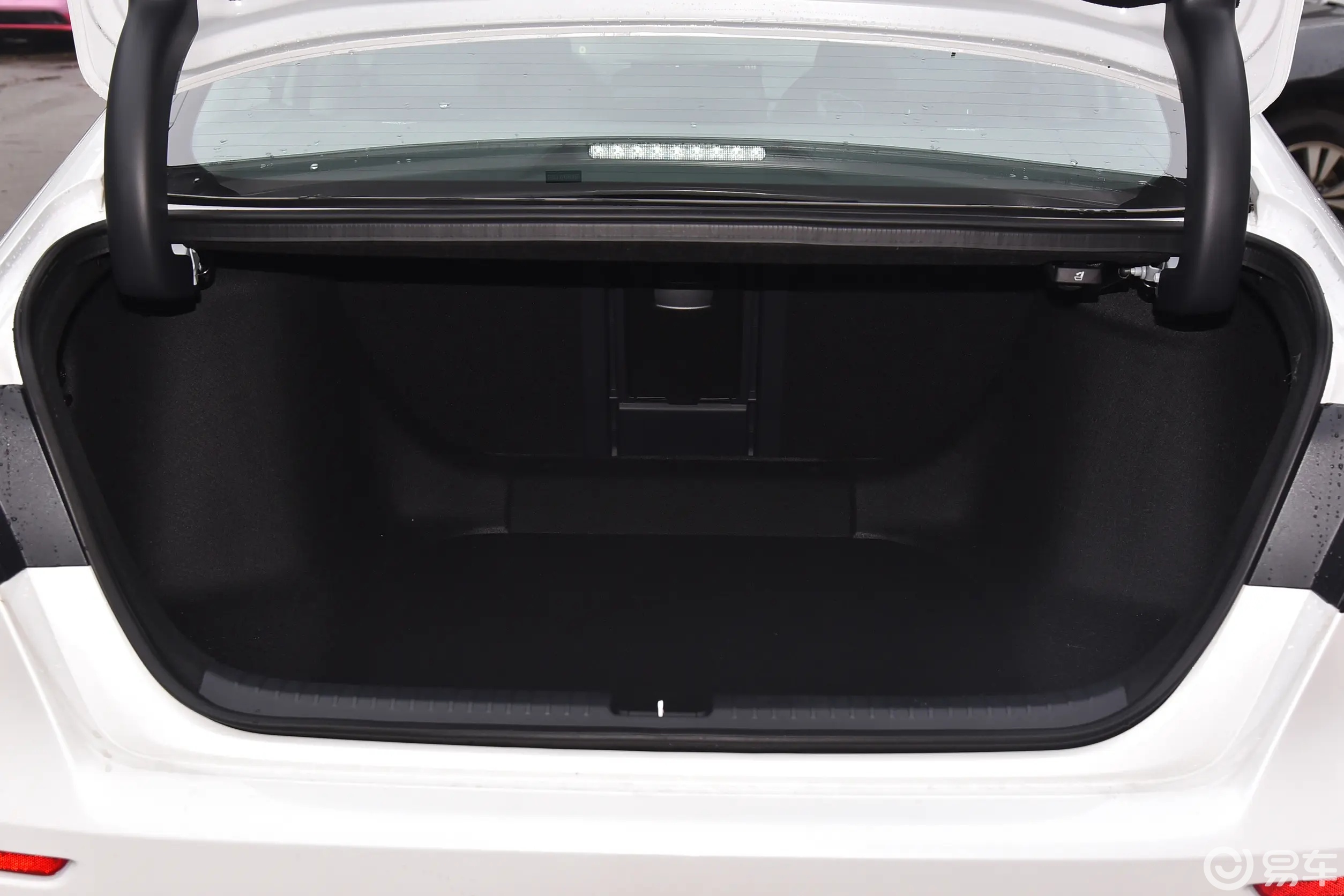 20万合资品牌B级车对比，大众迈腾和本田雅阁该怎么选？