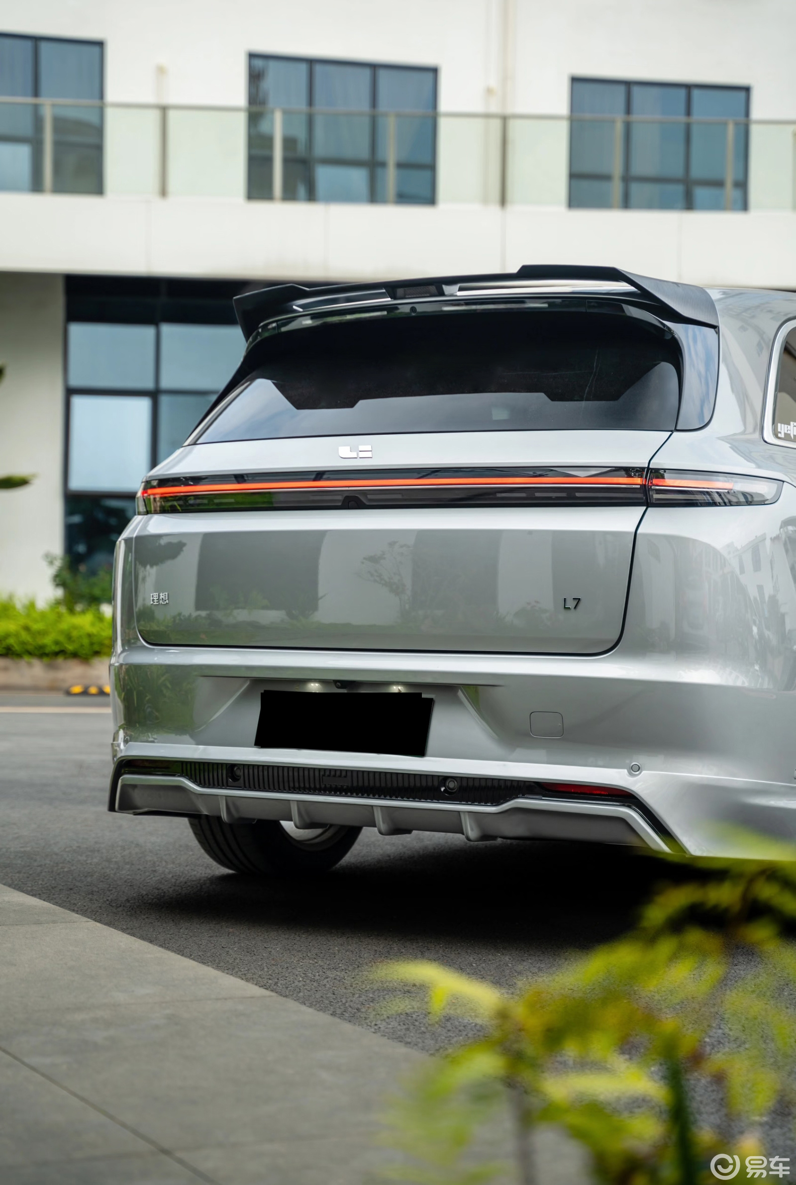 理想 L7 银色外饰小包围套件定制：精致蜕变，型格升级