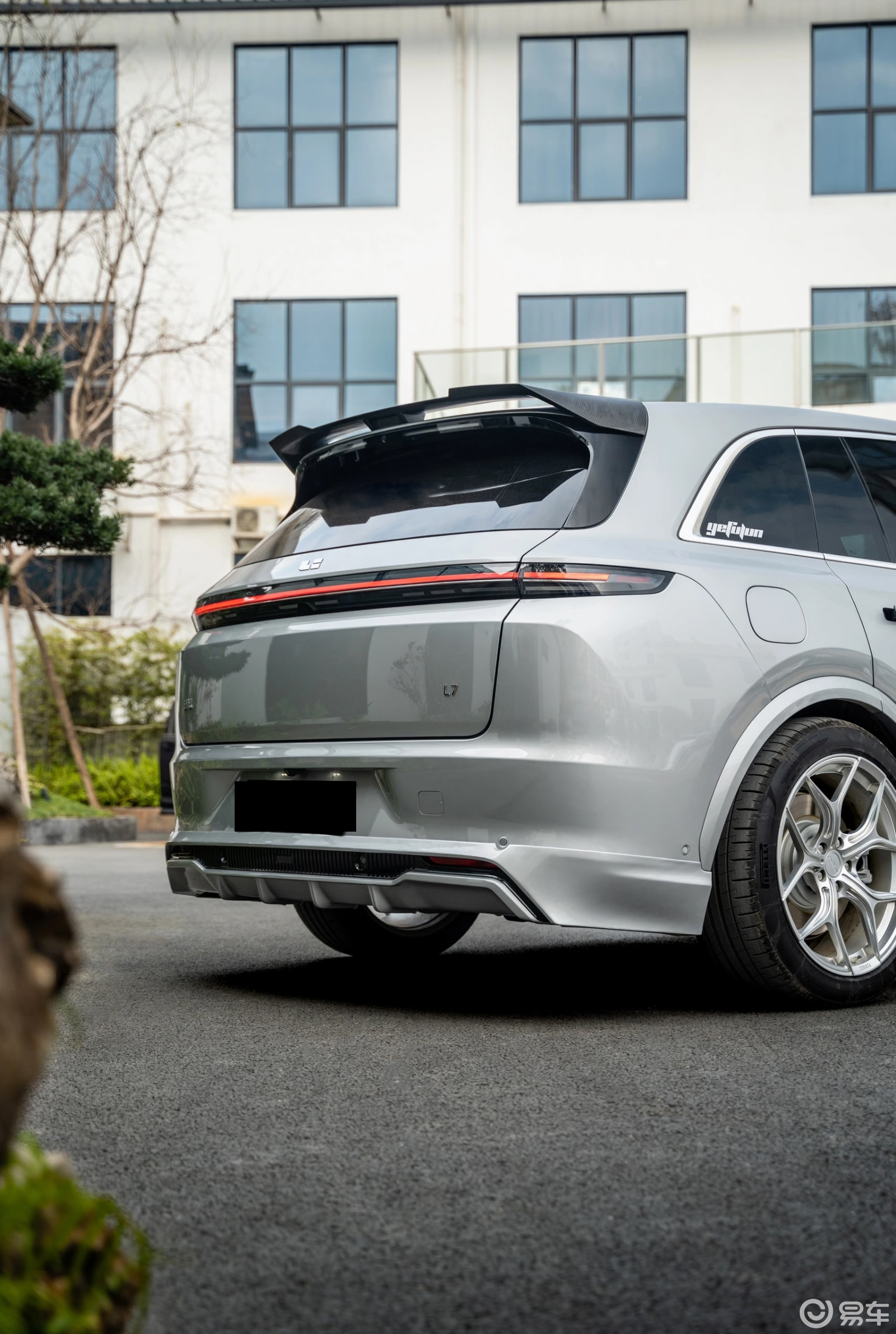 理想 L7 银色外饰小包围套件定制：精致蜕变，型格升级