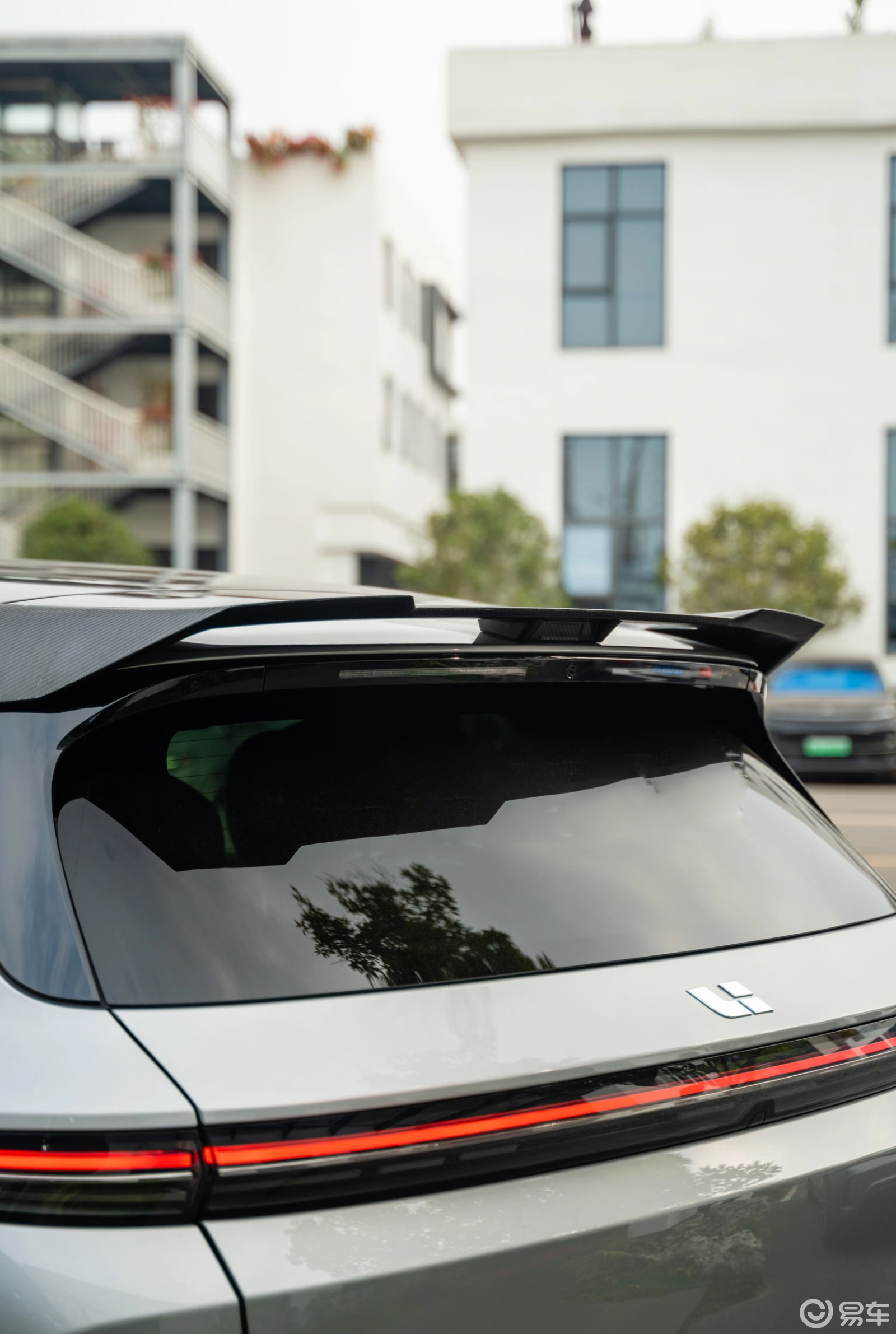 理想 L7 银色外饰小包围套件定制：精致蜕变，型格升级