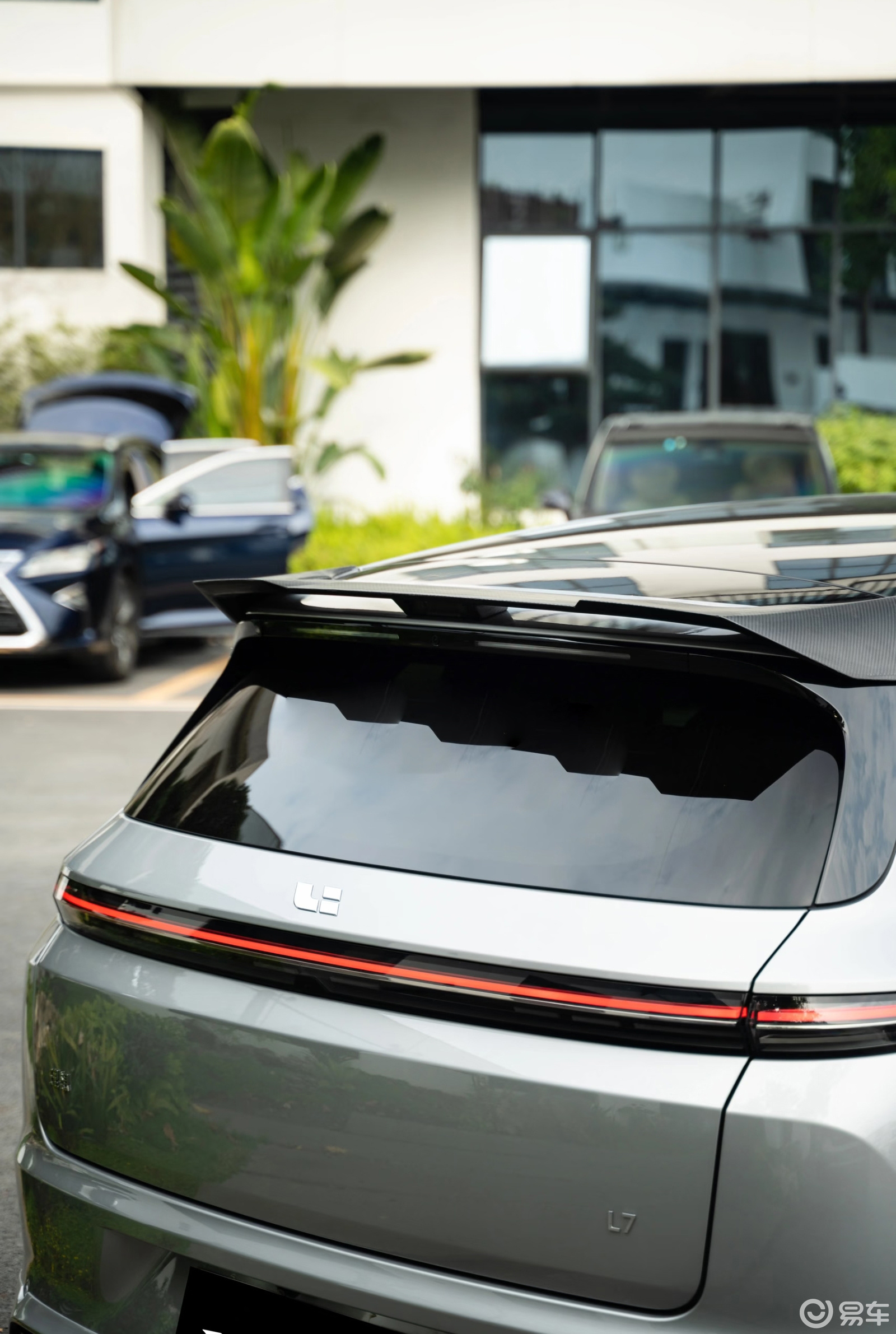 理想 L7 银色外饰小包围套件定制：精致蜕变，型格升级