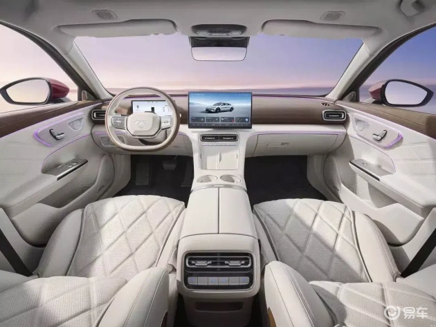 风云A9L与比亚迪汉DM-i：中大型插混轿车战场对决