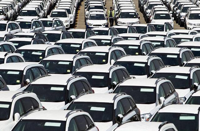 汽车行业销售费用中的广告费与品牌知名度的关系如何？广告投入的边际效益在何时递减？