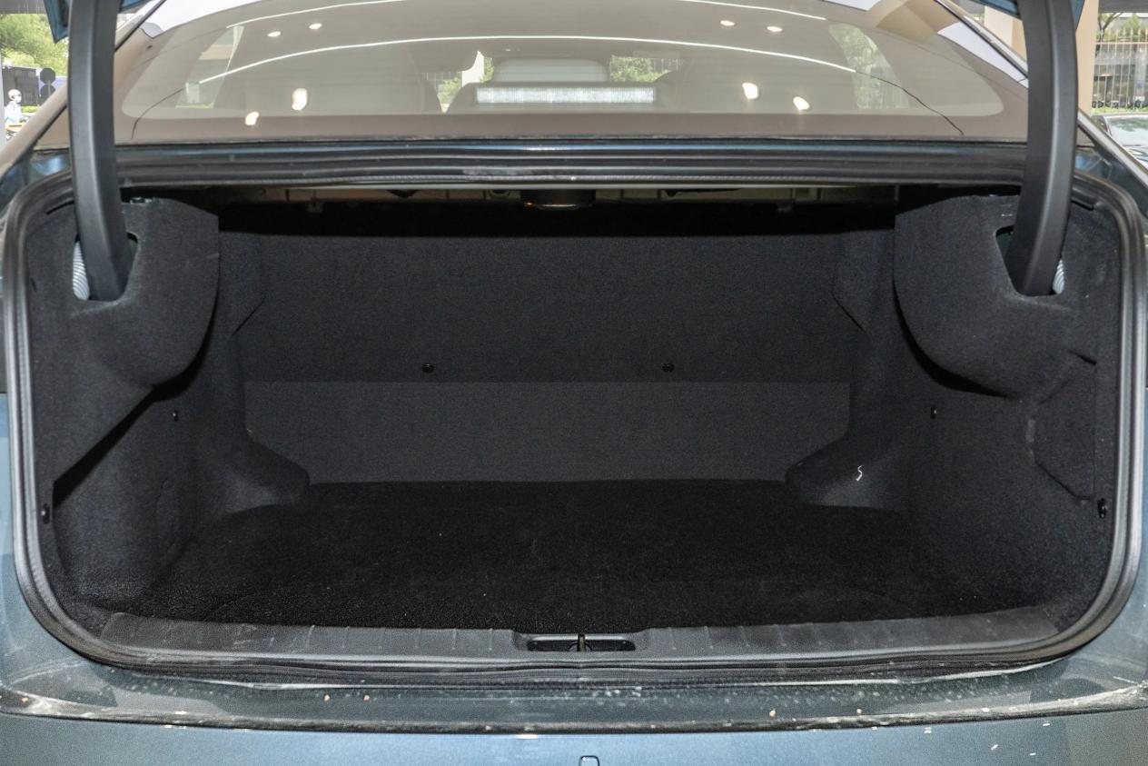 10-15万买纯电C级车，启源A07和日产N7，谁划算？