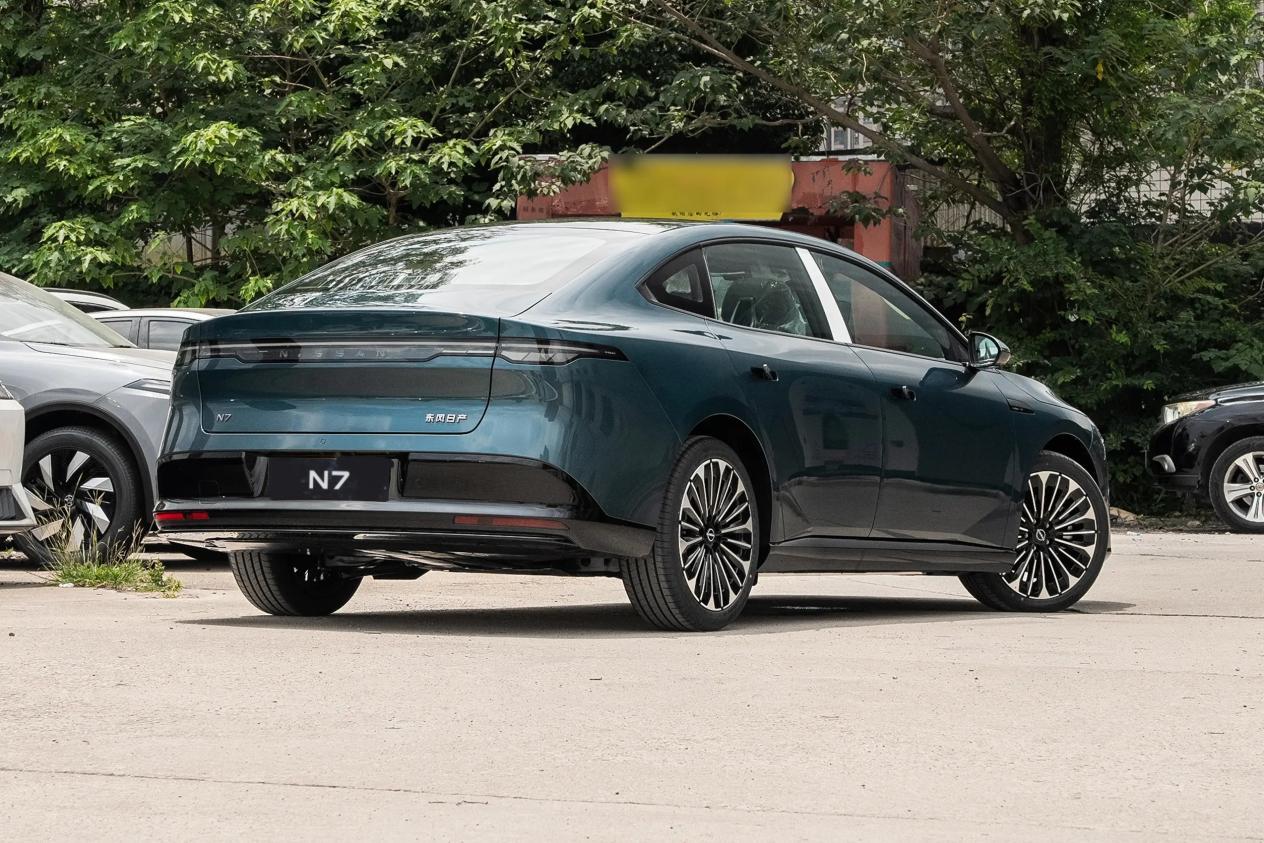 10-15万买纯电C级车，启源A07和日产N7，谁划算？