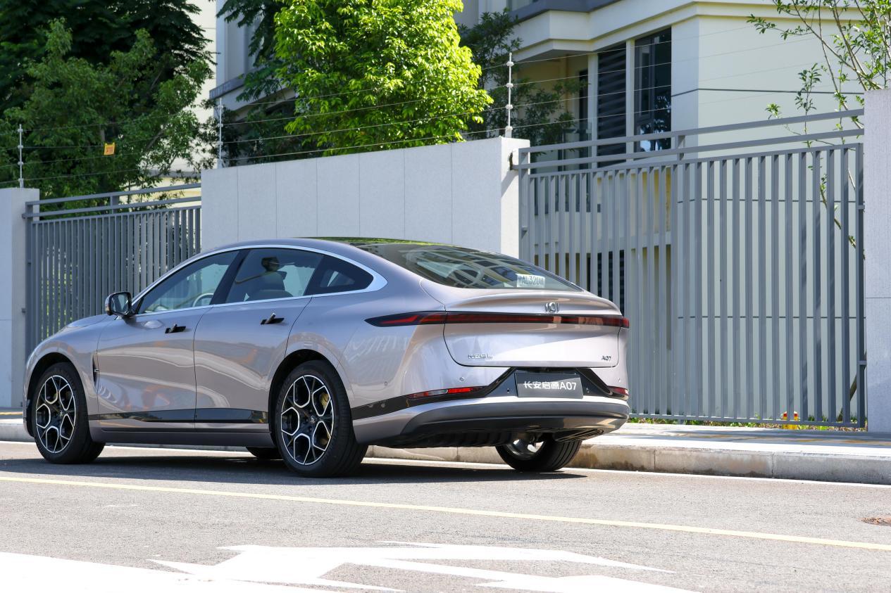 10-15万买纯电C级车，启源A07和日产N7，谁划算？