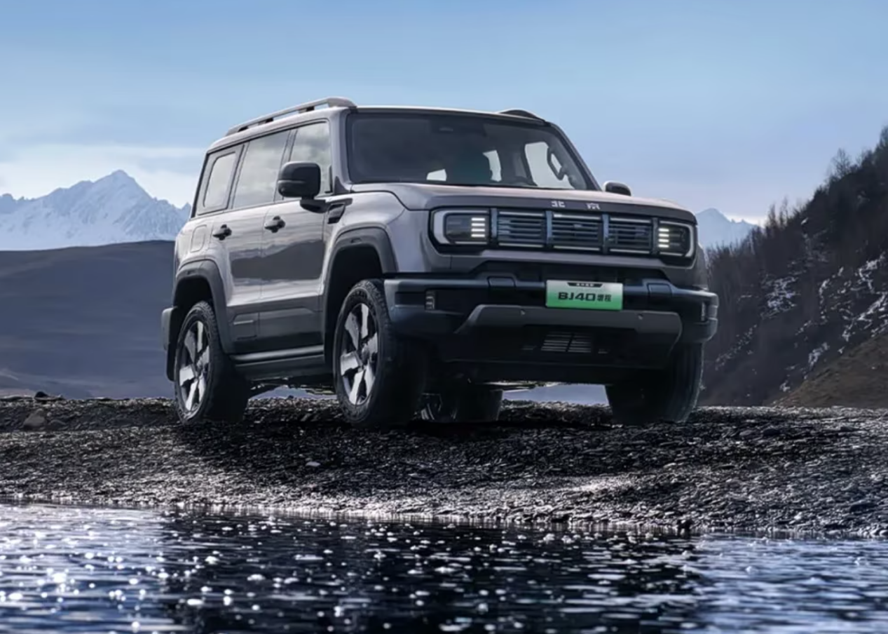 BJ40增程VS坦克300 Hi4-T！谁更硬？