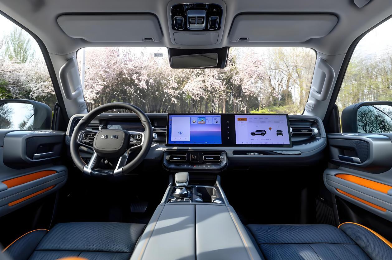 BJ40增程VS坦克300 Hi4-T！谁更硬？