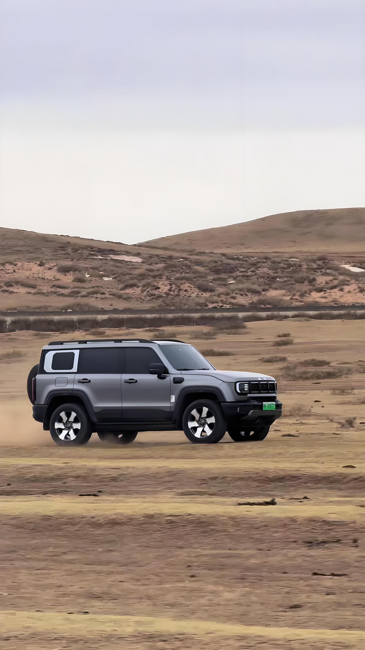 BJ40增程VS坦克300 Hi4-T！谁更硬？