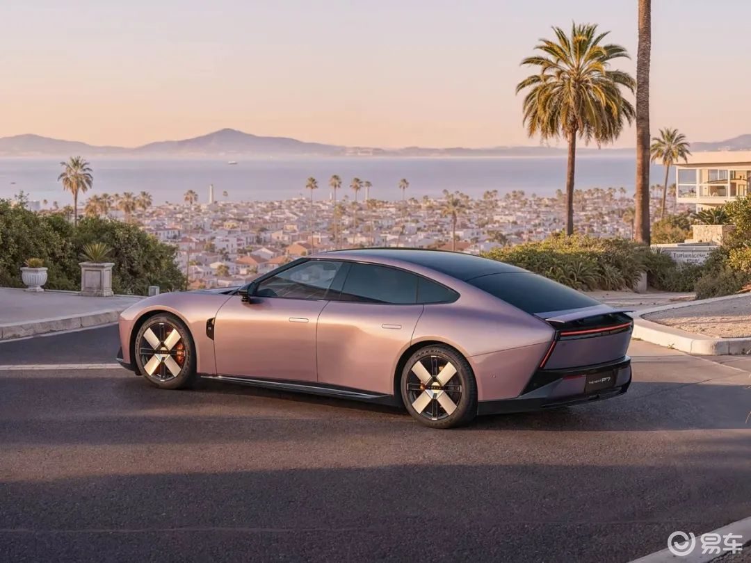 【E汽车】小鹏汽车发布全新一代P7“星暮紫”车色