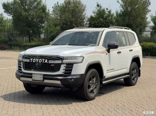 兰德酷路泽中东版 全部在售 2025款 2024款 2023款 2022款 2021款 2020款成都兰德酷路泽中东版提供试乘试驾 目前优惠高达37万元