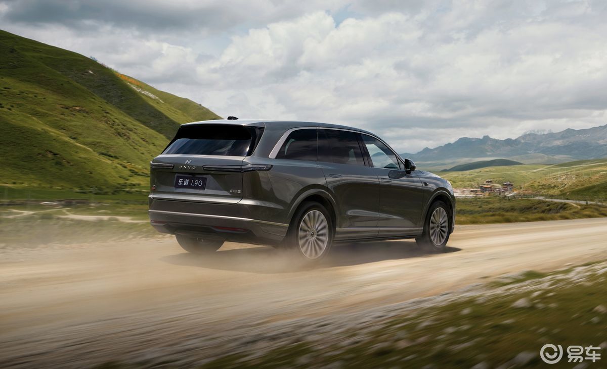 30多万买大空间SUV 理想i8对比乐道L90 谁更值？