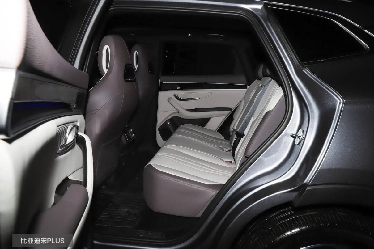 巅峰对决：长安启源Q07遇上比亚迪宋PLUS，谁更强？