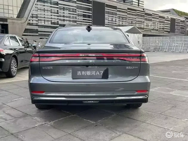 吉利银河A7限时售8.18万起，超长续航2100km
