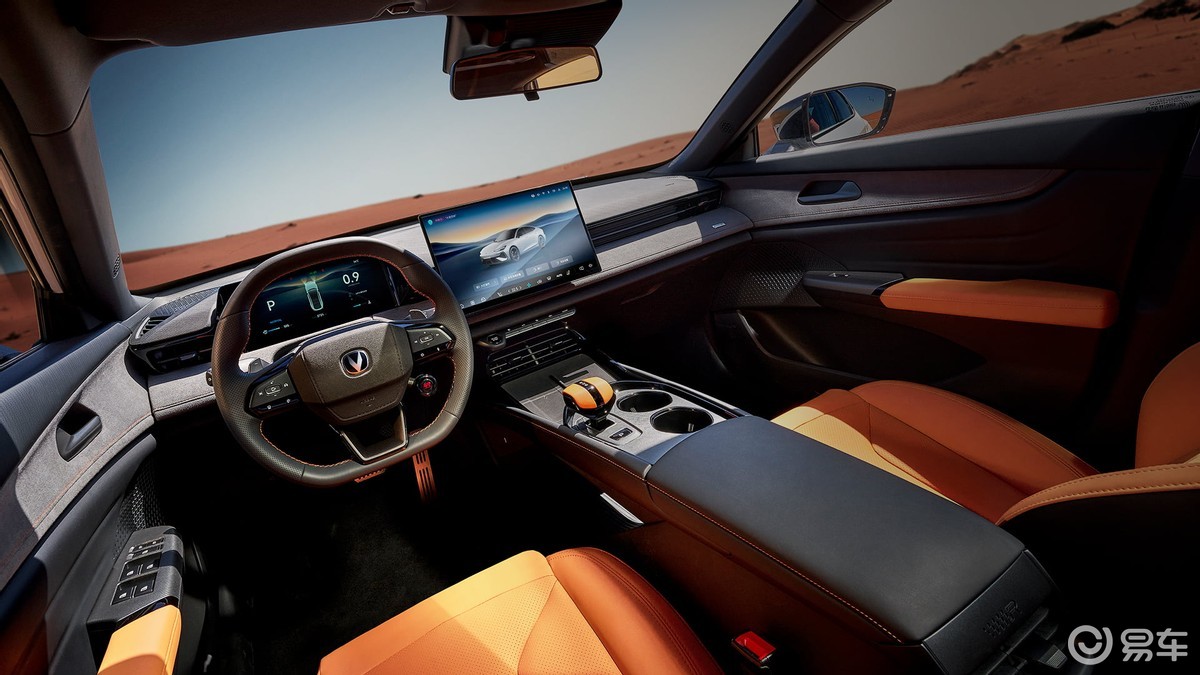 10万级燃油家轿之争 UNI-V对比艾瑞泽8 谁更值得买