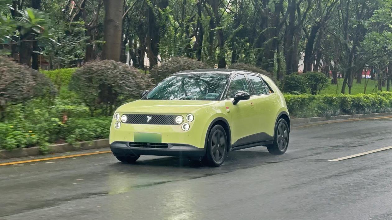 ID.3对比萤火虫，谁是13万以内更具性价比的纯电之选？