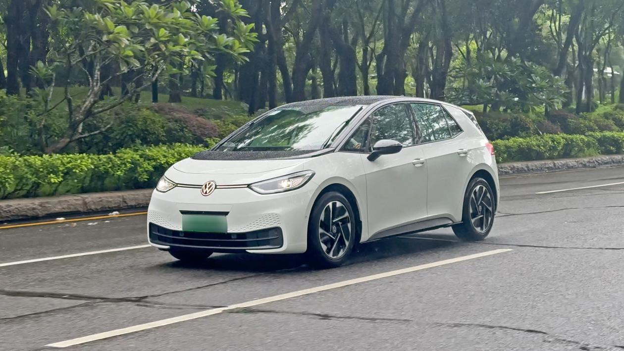 ID.3对比萤火虫，谁是13万以内更具性价比的纯电之选？