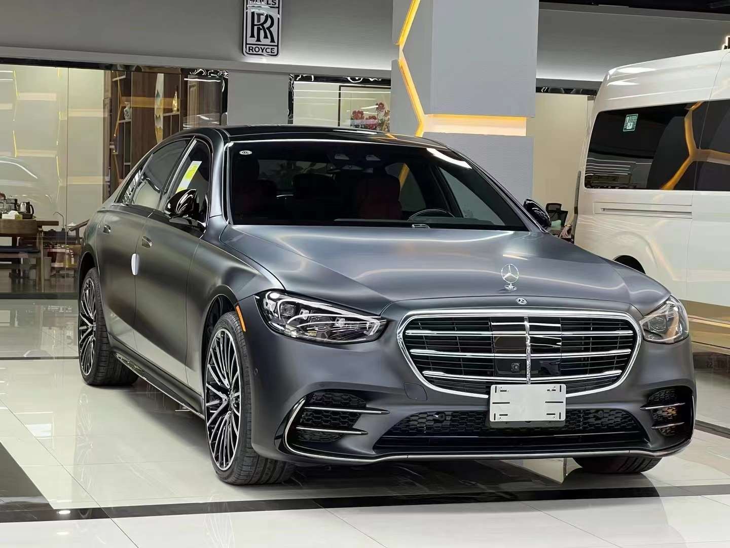 奔驰S级美版 全部在售 2024款 2023款 2022款 2021款 2019款 2018款奔驰S580长轴 豪华内饰空间油耗如何