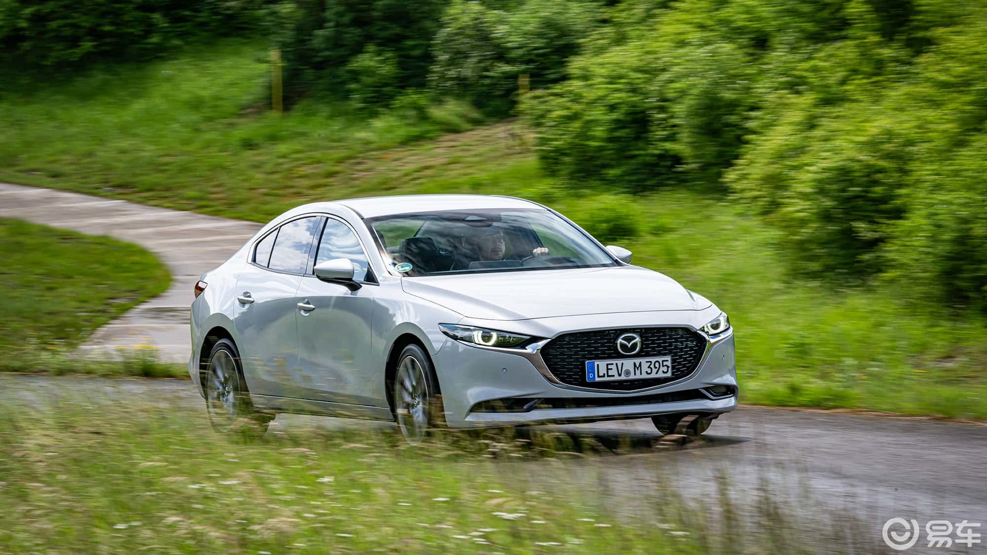 奥迪A3、BMW 2系和马自达3的较量