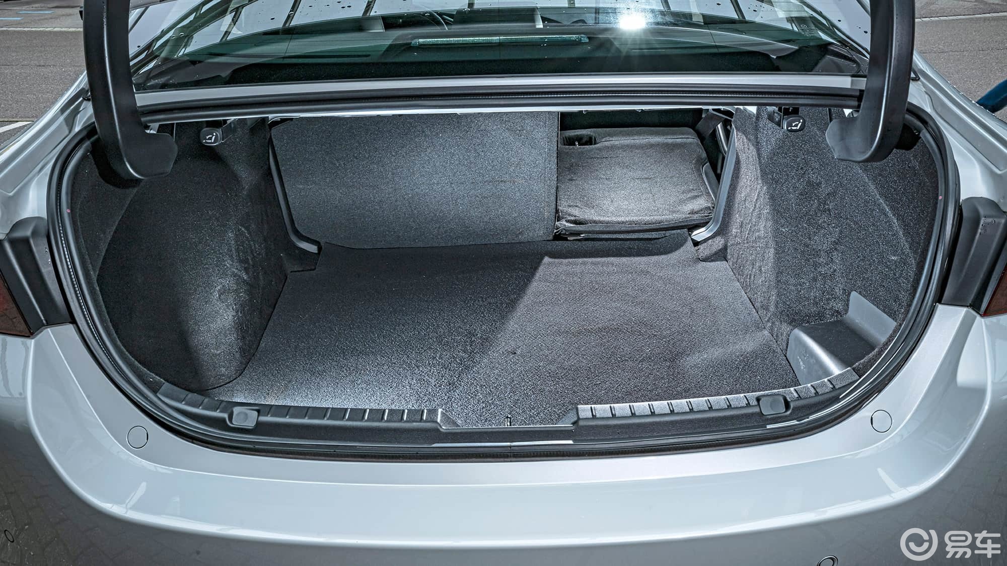 奥迪A3、BMW 2系和马自达3的较量