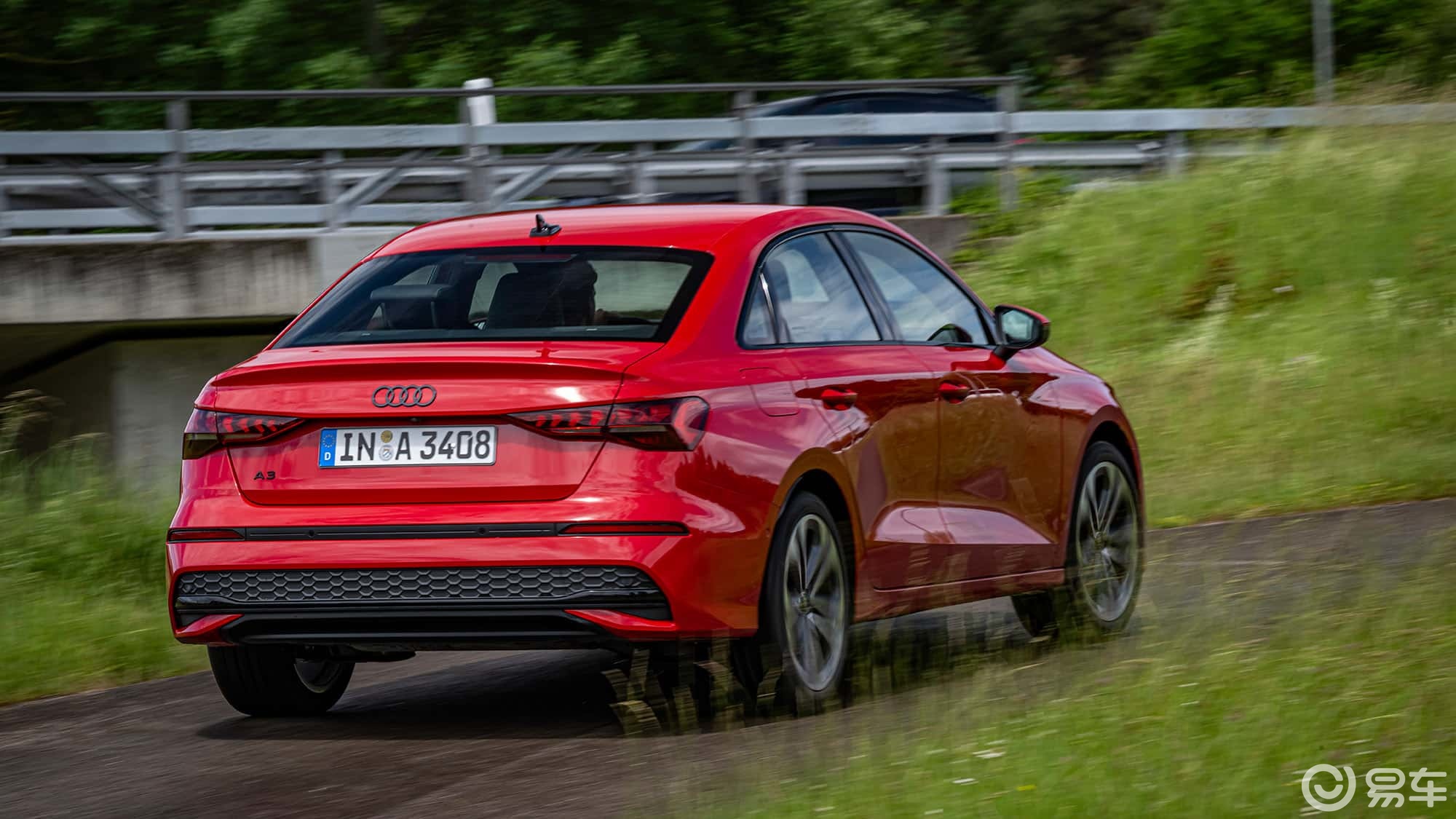 奥迪A3、BMW 2系和马自达3的较量