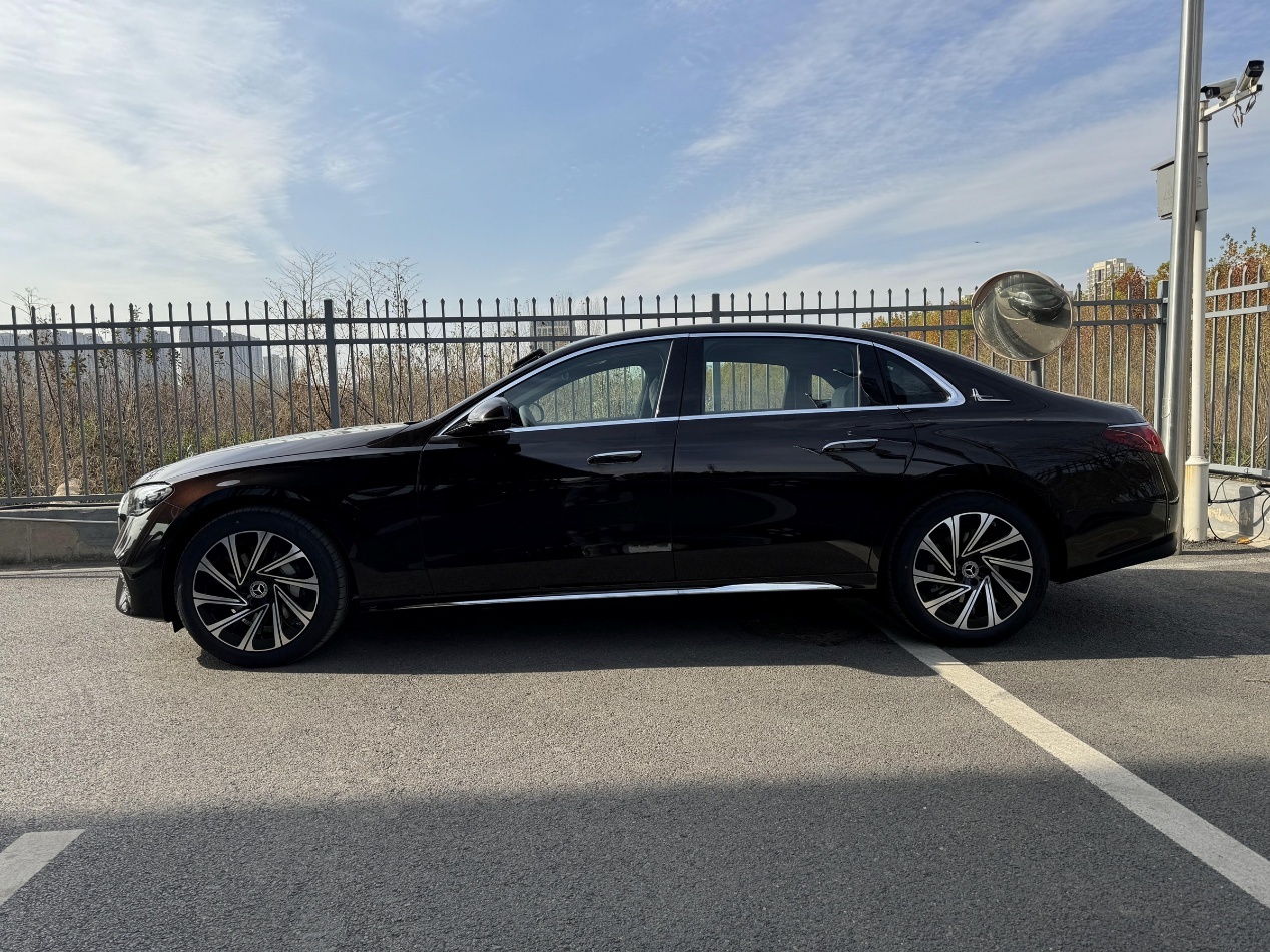 分期买奔驰E级?还是全款风云A9L,国产和合资C级车对比