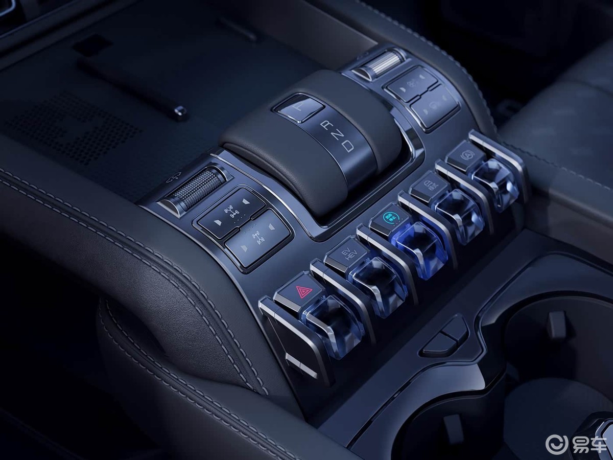 硬派SUV之争:深蓝G318无忧穿越版 vs 方程豹豹5