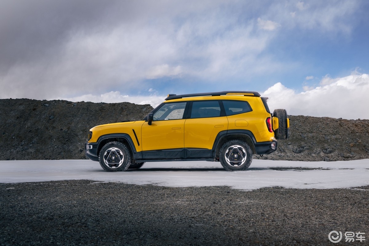 硬派SUV之争:深蓝G318无忧穿越版 vs 方程豹豹5