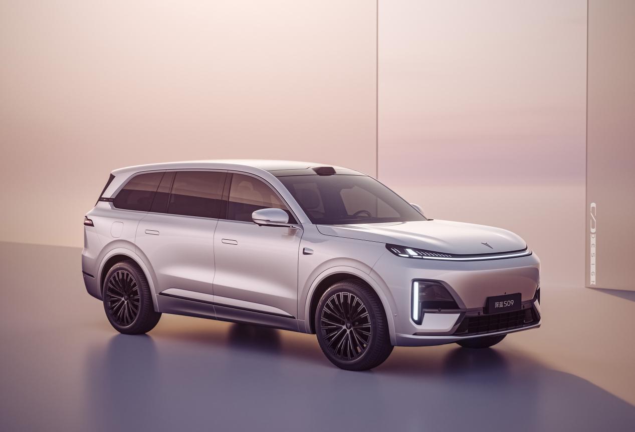 差价6万 都配备华为全家桶 深蓝S09/问界M8选车指南