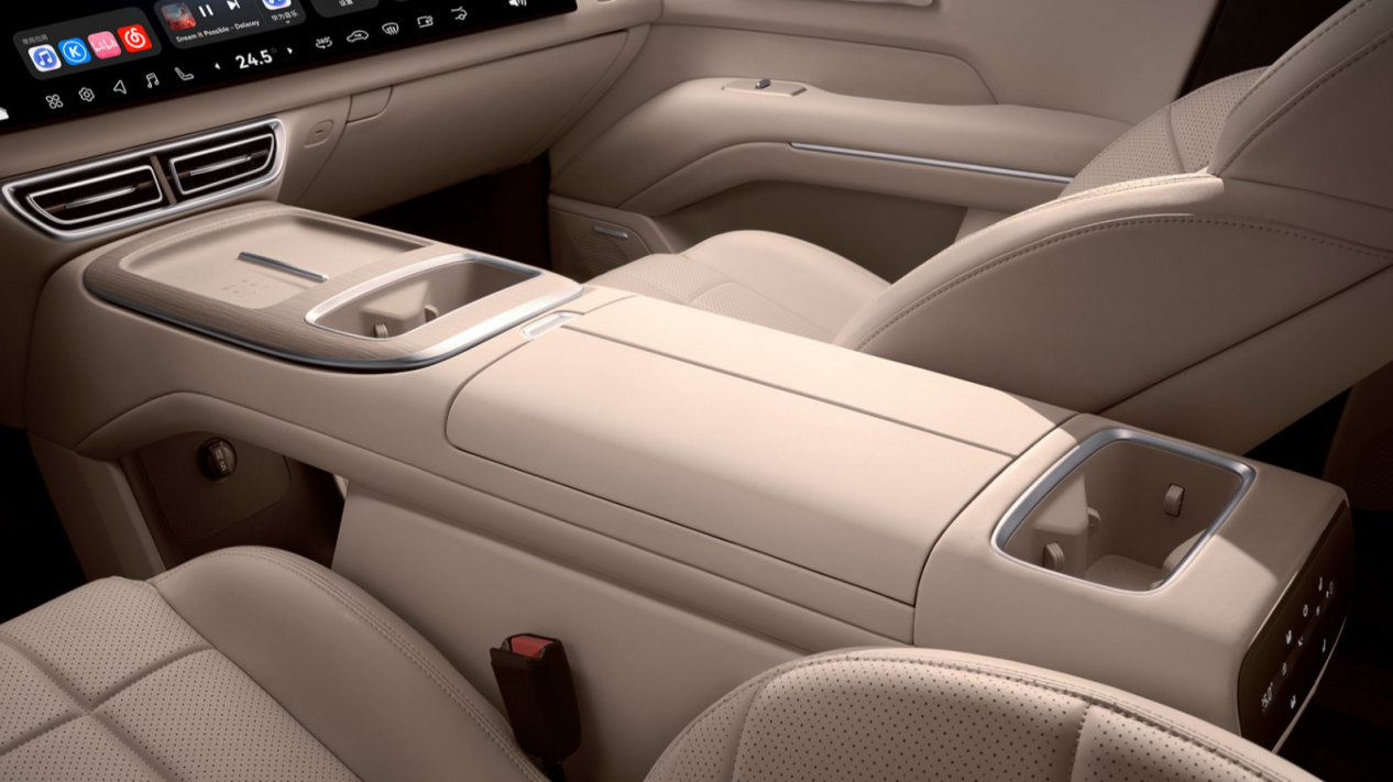 差价6万 都配备华为全家桶 深蓝S09/问界M8选车指南