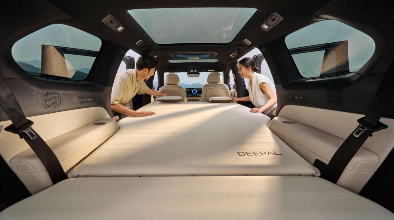 差价6万 都配备华为全家桶 深蓝S09/问界M8选车指南