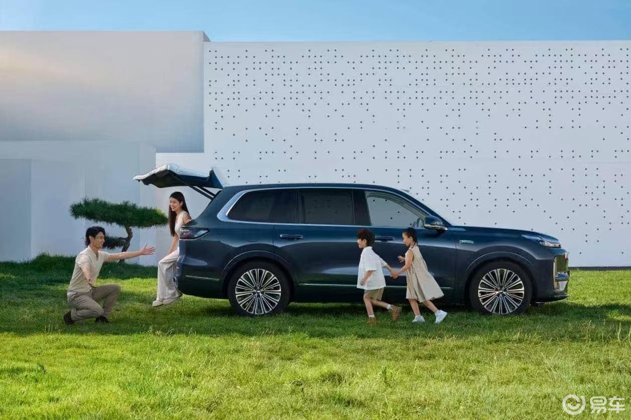 20万级AI旗舰六座，吉利银河M9开启预售