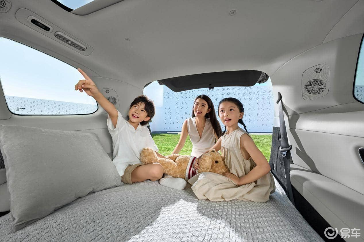 20万级AI旗舰六座，吉利银河M9开启预售