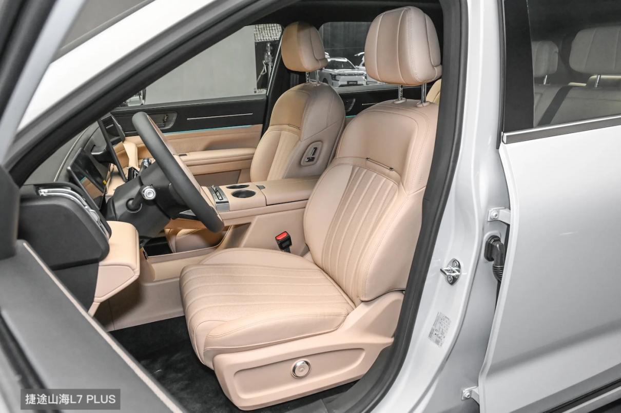 捷途山海L7 PLUS上市，对比长安启源Q07，谁更出色