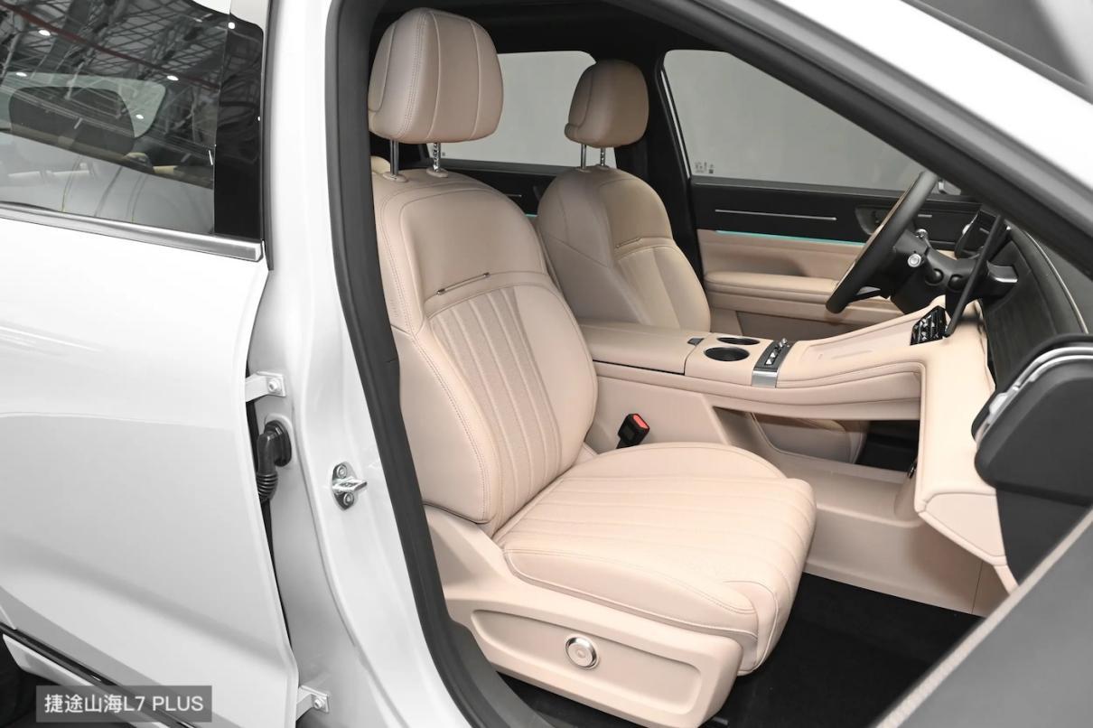 捷途山海L7 PLUS上市，对比长安启源Q07，谁更出色