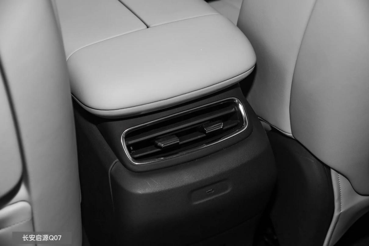 捷途山海L7 PLUS上市，对比长安启源Q07，谁更出色