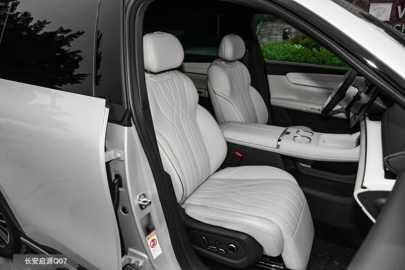 捷途山海L7 PLUS上市，对比长安启源Q07，谁更出色