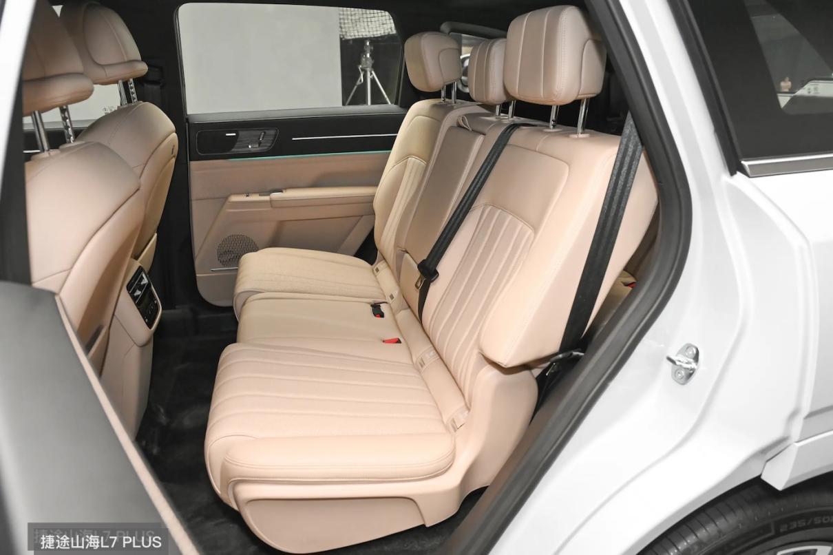 捷途山海L7 PLUS上市，对比长安启源Q07，谁更出色
